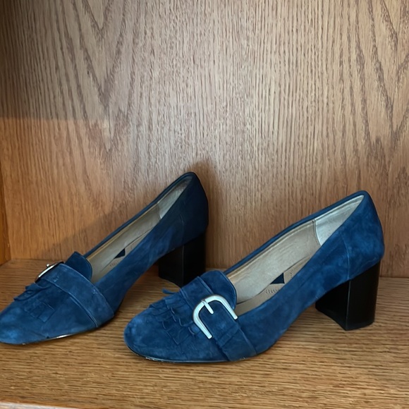 Adorable navy loafers with small block heel - Picture 2 of 2